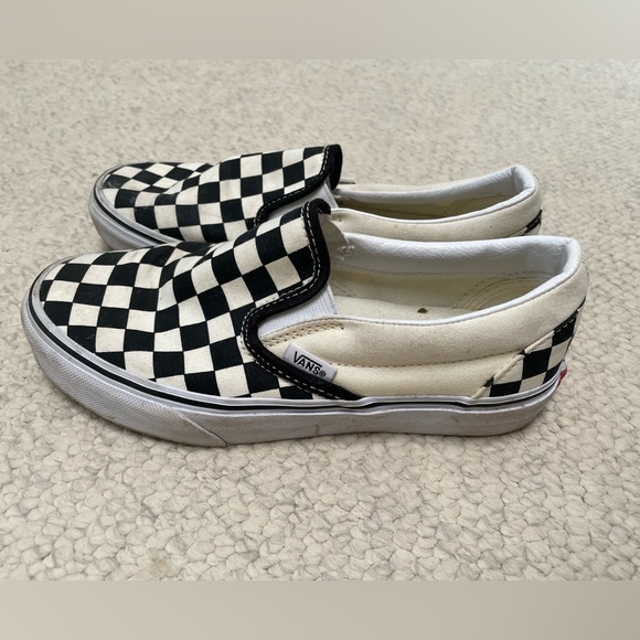 Classic Checkered Vans - Picture 2 of 6
